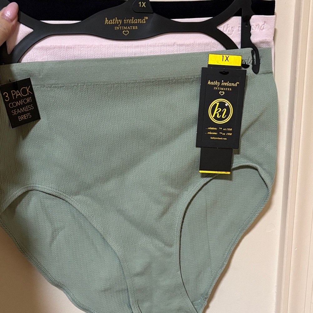 Kathy Ireland Intimates Women’s Seamless High-Waist Briefs - 3-Pack)